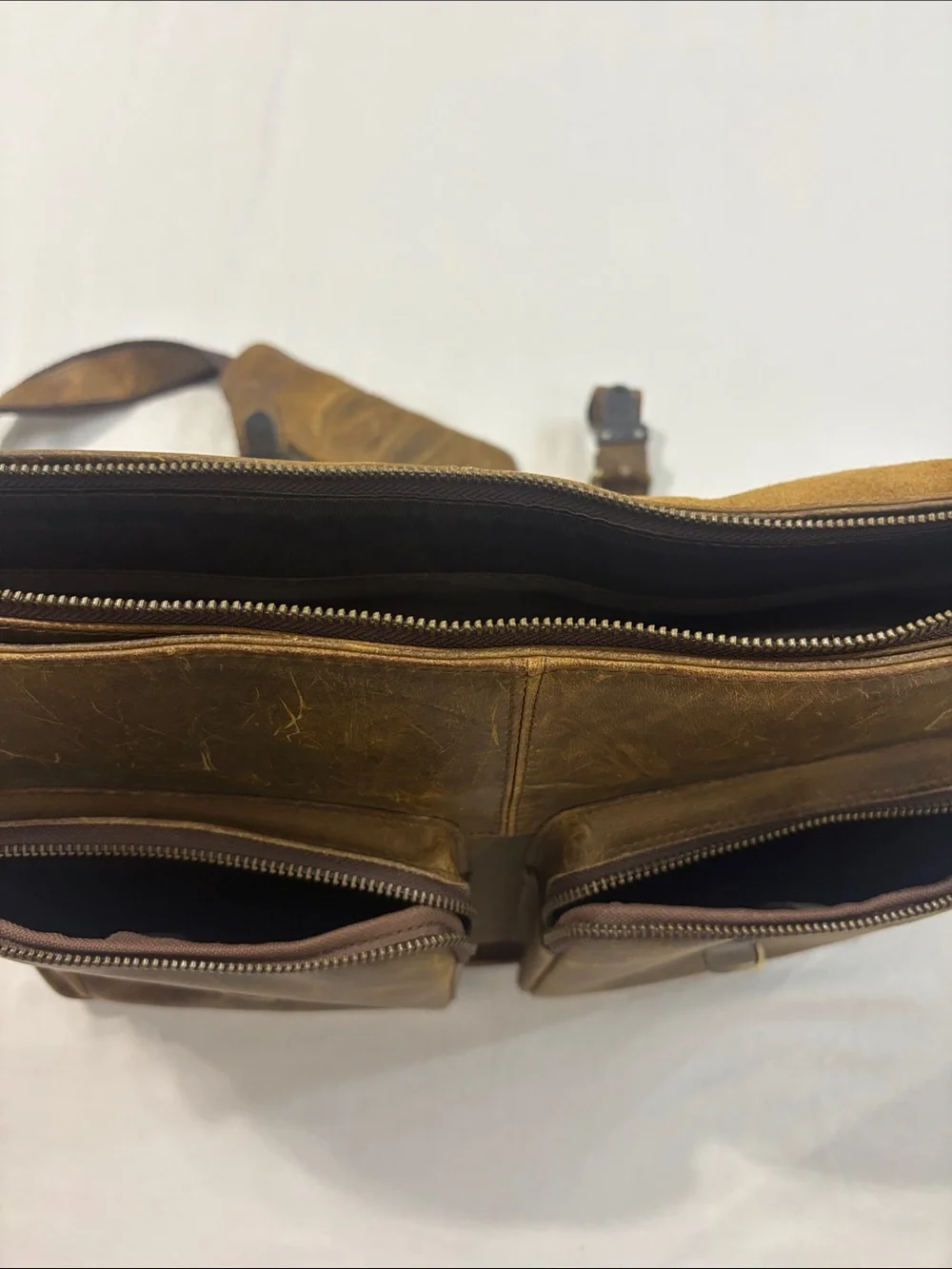 MaheTri The Buffalo Leather Messenger Bag